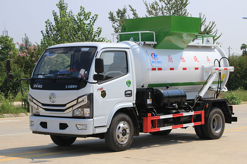 東風小多利卡餐廚垃圾車(罐式)(4.5方)