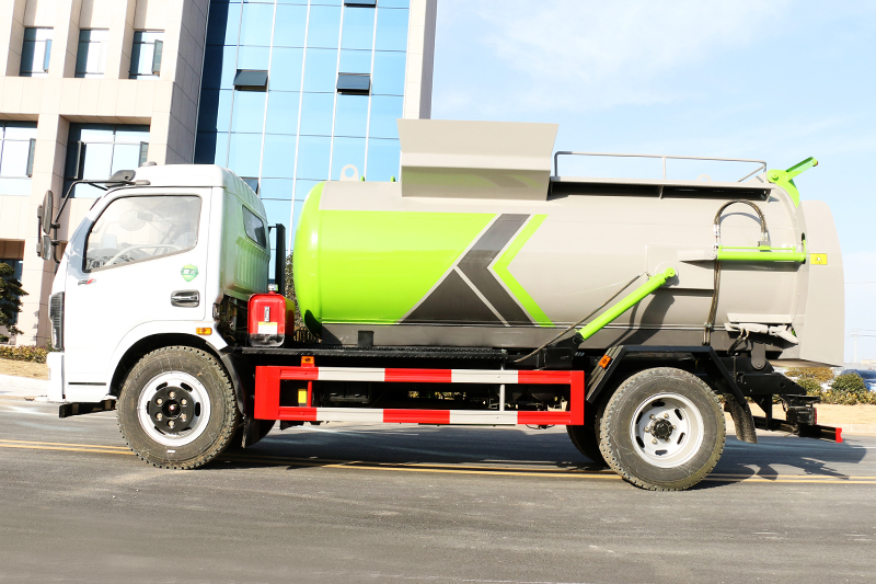 東風大多利卡餐廚垃圾車(罐式)(8方)