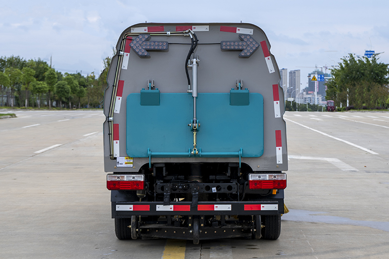 東風途逸掃路車(0.5水1.5塵)